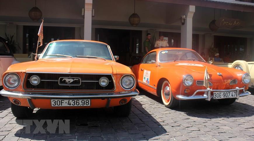 Display of classic cars in the ancient town of Hoi An (Photo: VNA)