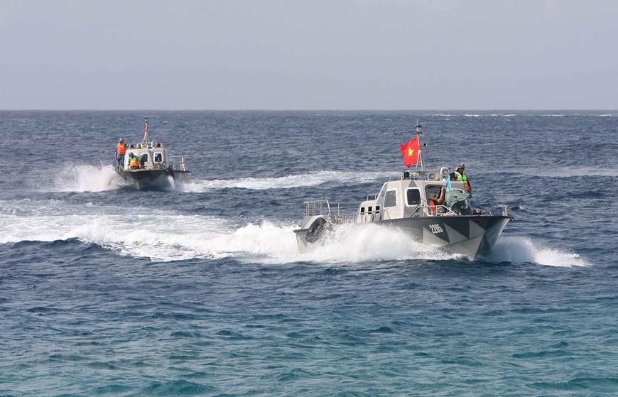 Naval forces safeguarding Truong Sa archipelago are equipped with modern patrol facilities, always heighten their vigilance, conduct patrols, grasp situations at sea and forecast the situation to have proper plan to deal with any changes (Photo: VNA)