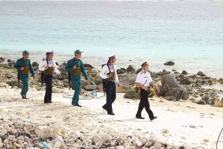 Garrisons on Truong Sa archipelago conduct patrols (Photo: VNA)