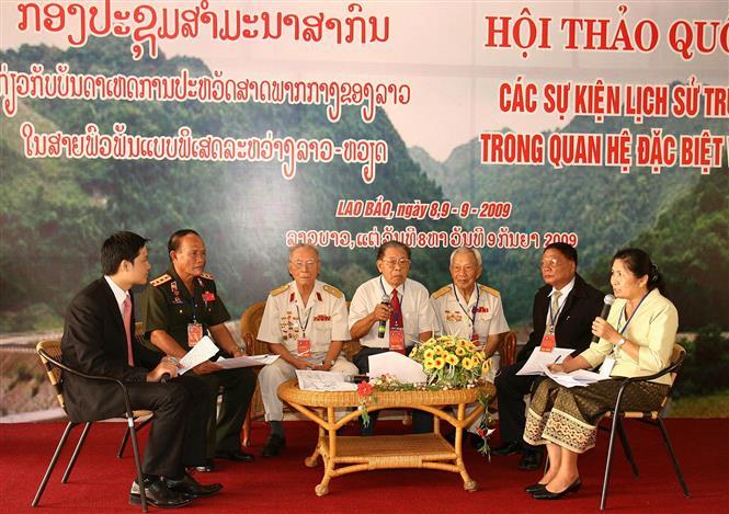 An exchange programme between Vietnam-Laos historical witnesses, Lao Bao town, Quang Tri province, September 9, 2009 (Photo: VNA)