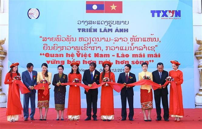 Opening ceremony of an exhibition on Vietnam-Laos relations hosted by Vietnam News Agency, December 6, 2017 (Photo: VNA)