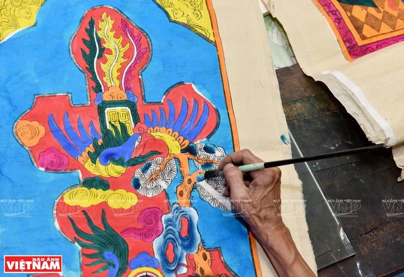 According to Nghien, Hang Trong paintings are made differently with a more sophisticated method than other genres of traditional paintings (Photo: VNA)