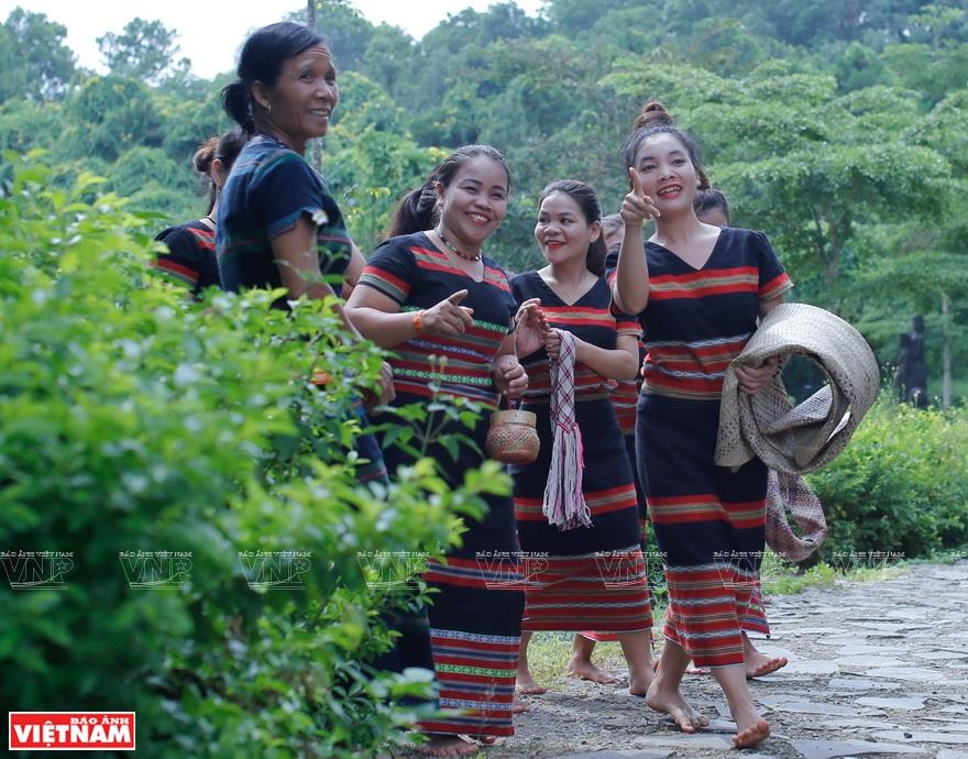 ‘Sim’ group date is a chance for young Ta Oi ethnic men and women to seek their future spouse (Photo: VNA)