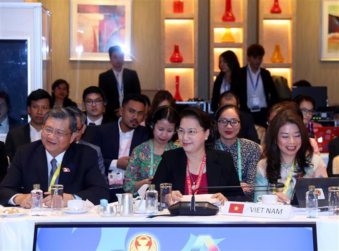 National Assembly Chairwoman Nguyen Thi Kim Ngan leads a delegation of Vietnamese parliament officials to attend the AIPA Executive Committee Meeting which is part of the 40th General Assembly of AIPA (Photo: VNA)