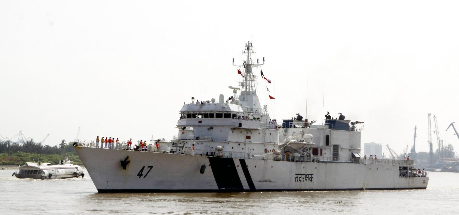 Indian Coast Guard Ship SAMRAT docks at Sai Gon port to start a courtesy visit to Ho Chi Minh City from December 2-6, 2012 (Photo: VNA)