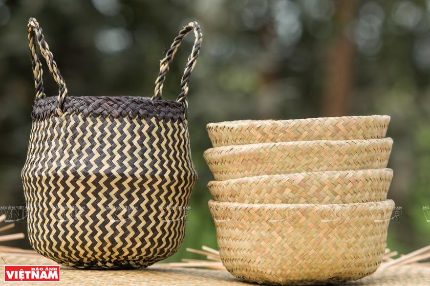 Not only serving domestic demands, grey-sedge products have shown up in many foreign countries, such as Japan, China and European countries (Photo: VNA)