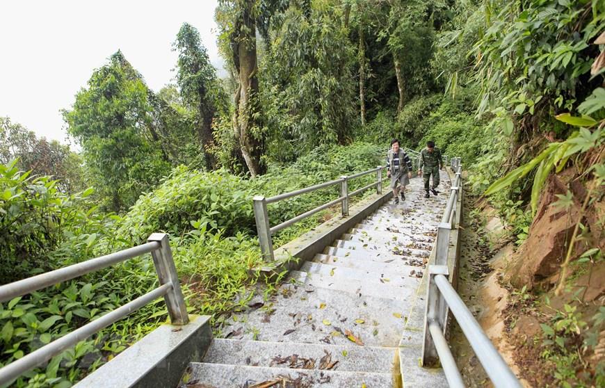 Staircases leading to Border Marker Zero (Photo: VNA)