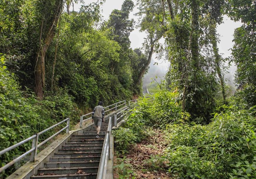 Staircases leading to Border Marker Zero (Photo: VNA)