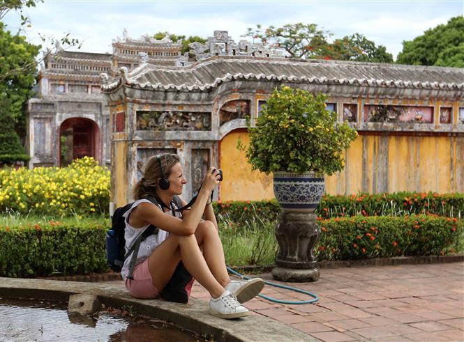 Visitors have been using a headset tour guide when visiting Hue Citadel (Photo: VNA)