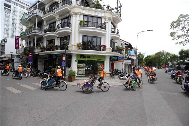 Hue cyclo is a typical tourist product when holidaymakers visit the former imperial city (Photo: VNA)