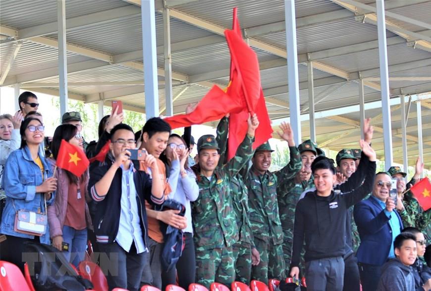 Eight Vietnamese teams are competing in eight disciplines: tank crew, medical staff, food service specialists, emergency rescue personnel, armored vehicles crew, literary/art and dancing contestants, snipers, and chemical reconnaissance vehicles (Photo:VNA)