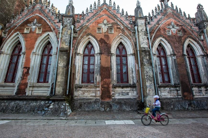 The name of So Kien is comprised of two villages: the So village (or Ninh Phu) in the east specializing in farming and the village of Kien (or Kien Khe) specialized in trading and processing lime. (Photo: VNA)