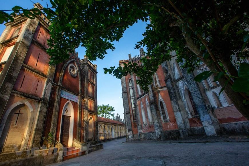 In 2010, the Holy See with the Order of the Congregation of Divine Worship raised the So Kien Church into the fourth basilica in Vietnam, under the title of the Immaculate Conception (Photo: VNA)
