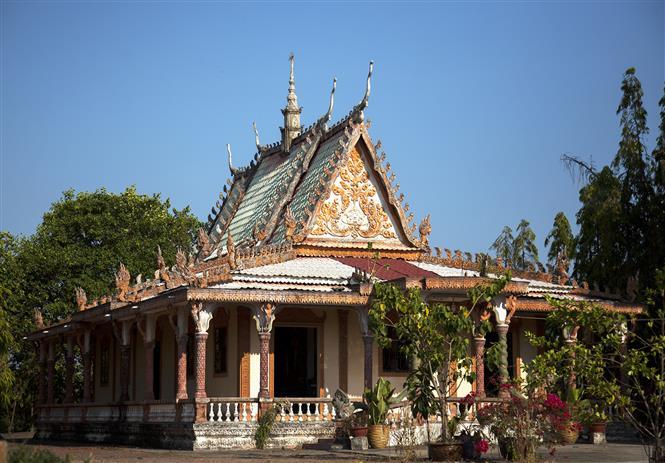 Located in My Duc commune, nearly 3 km from Ha Tien town, the temple is well-known for its beautiful and mysterious architectural style with unique and typical cultural features of the Khmer ethnic group (Photo:VNA)