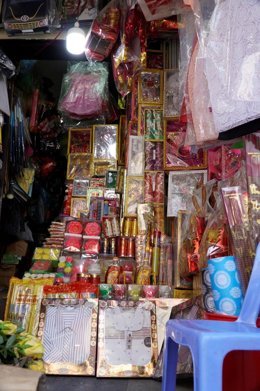 A votive paper shop owner reveals that this year’s market is gloomy compared to previous years (Photo:VNA)