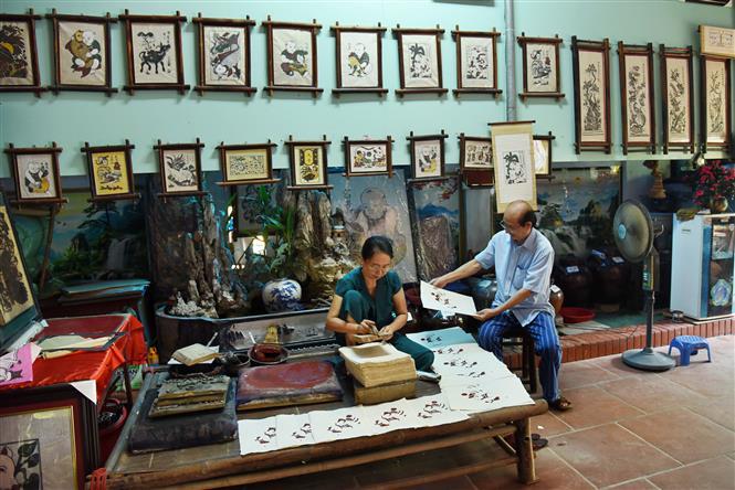 The National Cultural Heritage Council will appraise dossiers on the Vietnamese folk art of Dong Ho painting later this year, then complete them before submitting to the Prime Minister (Photo:VNA)