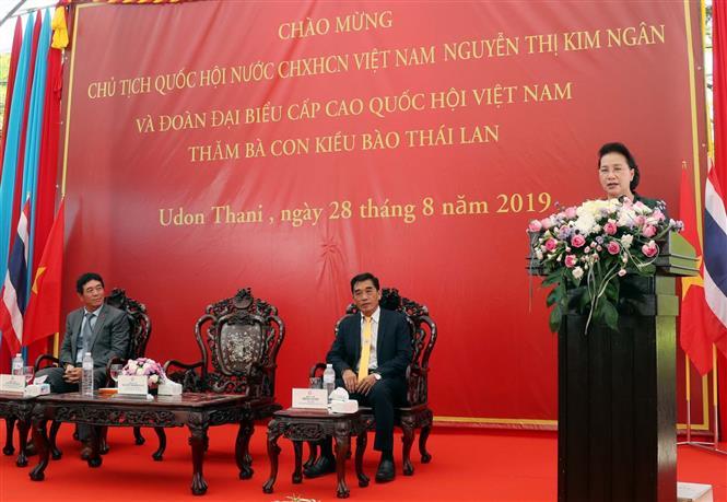 National Assembly Chairwoman Nguyen Thi Kim Ngan expresses her hope that the overseas Vietnamese will contribute to the strategic partnership between Vietnam and Thailand, and to the development of Thailand (Photo:VNA). 
