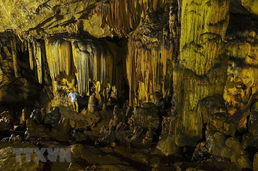 Van Trinh Cave is one of the biggest and most beautiful caves in Ninh Binh province (Photo:VNA) 