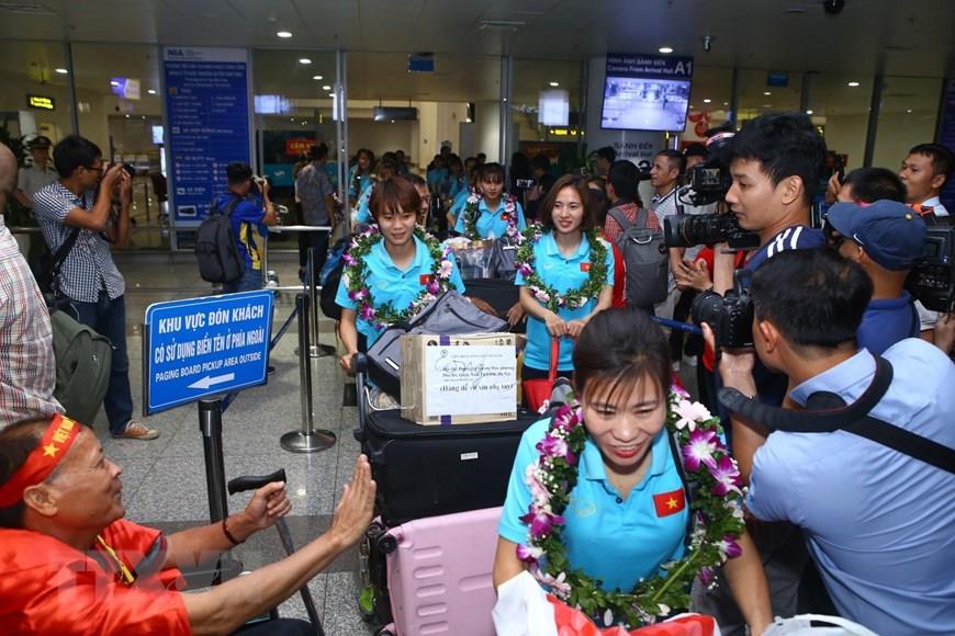 The team defeats defending champions Thailand 1-0 in the final with the only goal scored by captain Huynh Nhu in extra time<br />