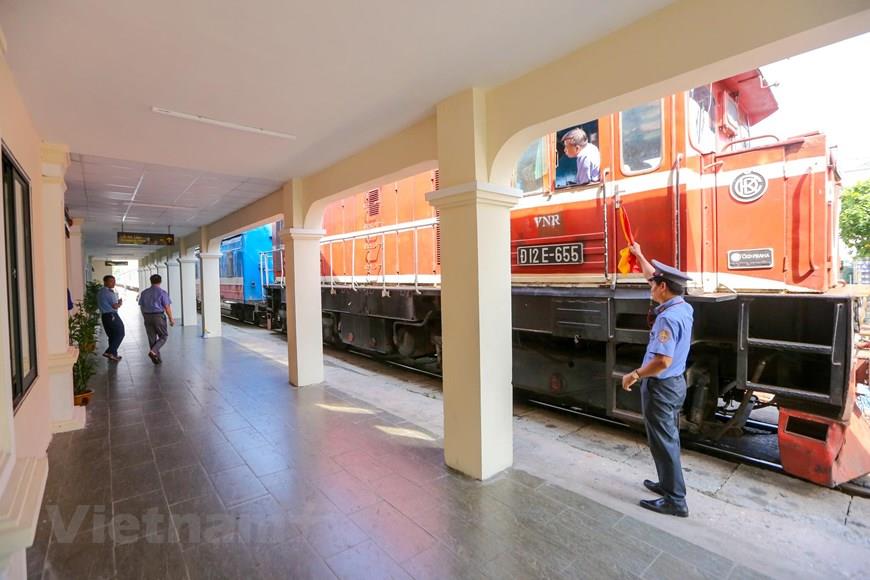 Long Bien Station has been in operation since 1902, nearly 120 years, every day it welcomes about 28 trains back and forth (Photo: VNA)
