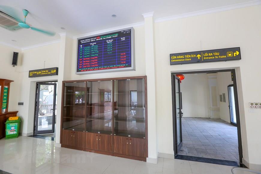 The signal system, electronic LED bulletin board, seats and televisions serving passengers in the waiting room have been fully upgraded (Photo: VNA)