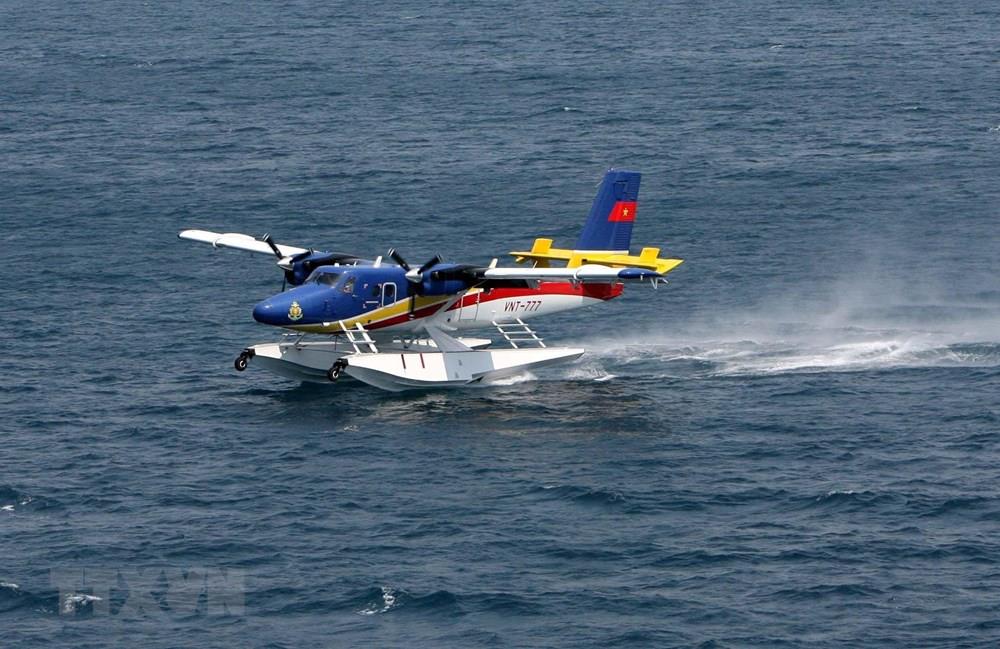 DHC-6 seaplane of Naval Aviation Brigade 954 in a drill (Photo: VNA)