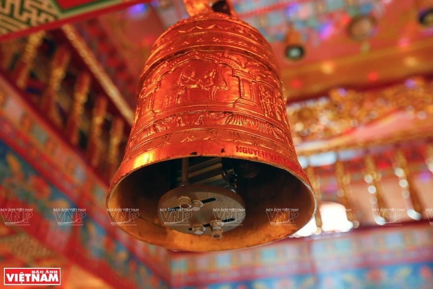 It also counts 108 gold gilded bronze bells with the first-ever auto-strike system in the world (Photo: VNA)