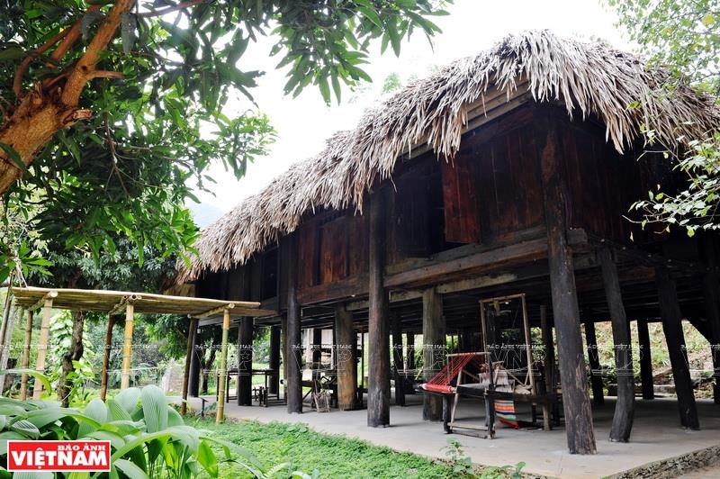 Nha Lang is the headquarters of a muong where all of the muong’s affairs are settled. It symbolizes the power of Lang (landlord) as well as the prosperity of the muong (Photo: VNA)