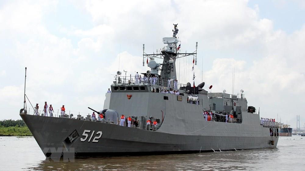Off-shore patrol vessel HTMS Narathiwat from the Thai Royal Navy docks at Ho Chi Minh City Port, May 17, 2013 for a five-day visit (Photo: VNA)