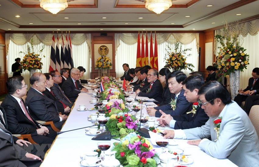 National Assembly Chairman Nguyen Sinh Hung holds talks with his Thai counterpart Somsak Kiatsuranont in Bangkok during his official visit to Thailand, December 3-5, 2012 (Photo: VNA)