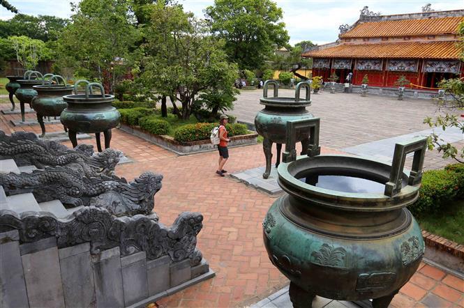 The highest cauldron is 2.5m high and the shortest is 2.3m high (Photo: VNA)