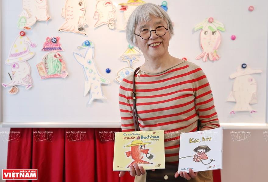Her book ‘Taiko fish goes to the department store’ interests the children with lively illustrations of the fish doing different activities (Photo: VNA)