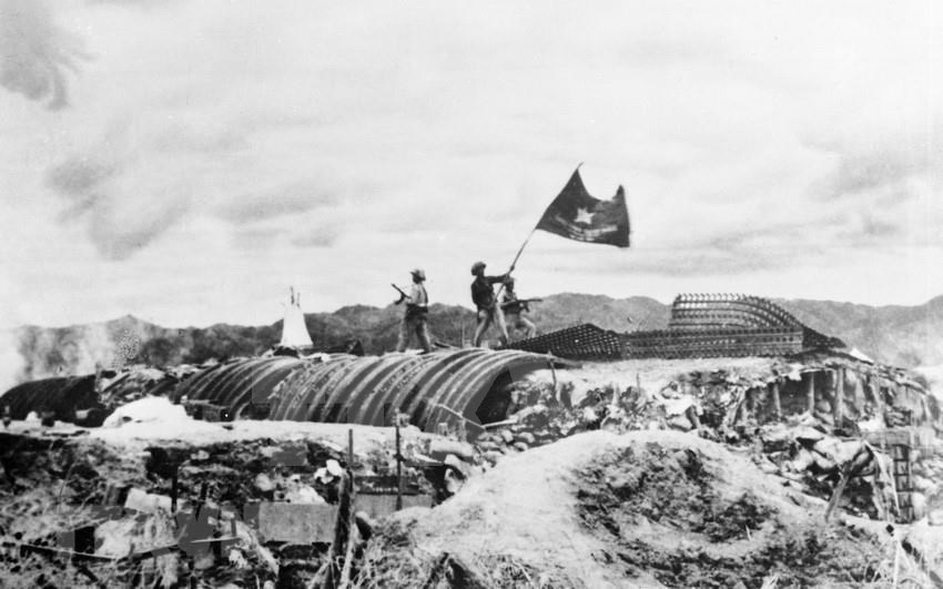 Flag flies on top of French General De Castries, marking Dien Bien Phu victory that ended French colonial rule in Vietnam (Photo: VNA)