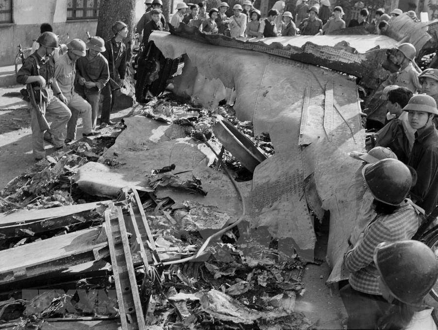 Over 12 days and nights of the Battle of Dien Bien Phu in the Air, the Hanoi air defence grids and all across the north of Vietnam shot down 81 airplanes, including 34 expensive B52s (Photo: VNA)