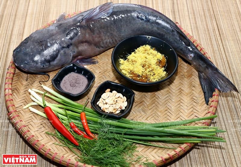 The ingredients of cha ca consist of catfish, dill, onion, turmeric, galingale, fermented rice, fermented shrimp paste, pepper, chili, lemon, sugar, fish sauce and herbs (Photo: VNA)