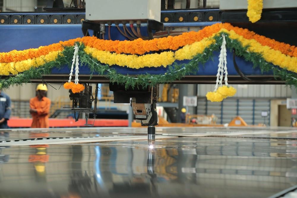 Five of the 12 ships, all designed by the Larsen & Toubro, will be built at Kattupalli shipyard of Larsen & Toubro, while the rest will be erected in Hong Ha shipyard of Vietnam with support from the Indian firm (Photo: VNA)