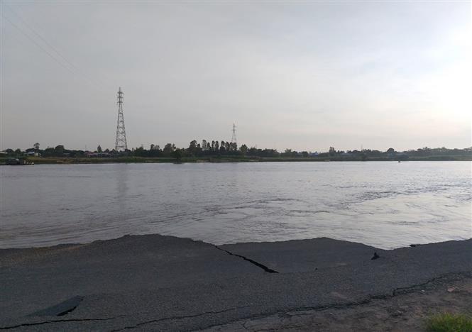 Landslides on a section of National Highway No 91 in Binh My commune, Chau Phu district, An Giang province (Photo: VNA)
