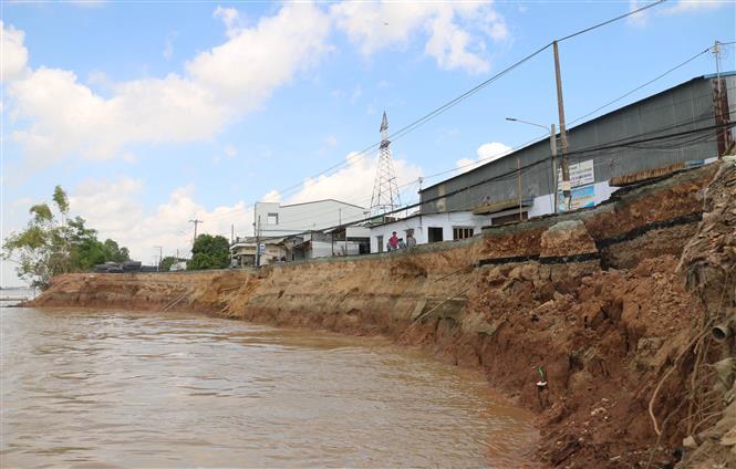 Landslides in Mekong Delta region are getting more unpredictable in terms of location and speed (Photo: VNA)