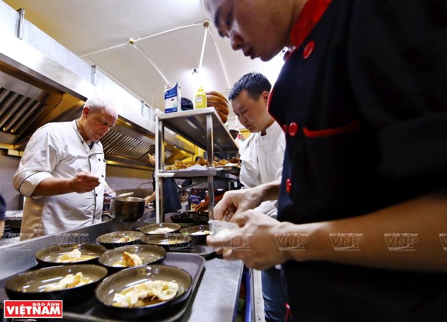 The diversity of Vietnamese culinary materials has largely inspired Burton-Race who believes that the materials decide half of the success of a dish (Photo: VNA)