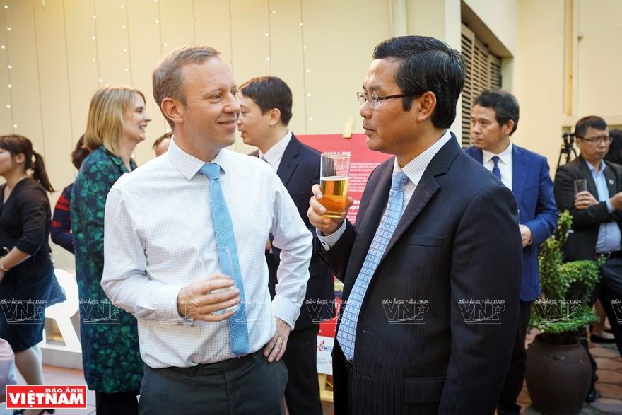 When he started his term of office in Hanoi, Gareth Ward spent a lot of time learning Vietnamese, considering it a way to experience Vietnam’s education (Photo: VNA)