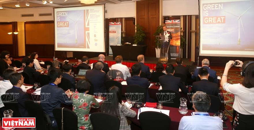 The ambassador has also helped connect health training and education institutions in the UK with Vietnamese health establishments for training of health workers and medical doctors (Photo: VNA)