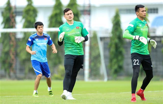 Goal keepers Dang Van Lam (left) and Pham Van Cuong (Photo: VNA)