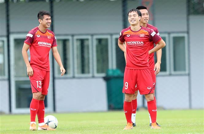 Fullback Van Kien (left) and striker Van Toan (Photo: VNA)