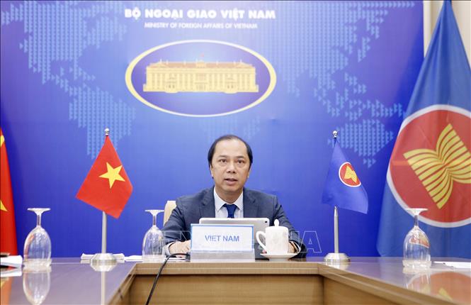 Đối thoại 3 bên mở rộng giữa các Bộ trưởng Ngoại giao ASEAN và Ngoại trưởng Anh