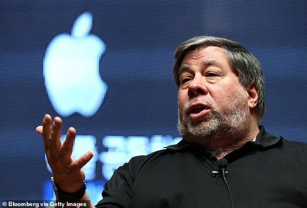 Nhà đồng sáng lập Apple gia nhập cuộc đua vũ trụ của các tỷ phú
