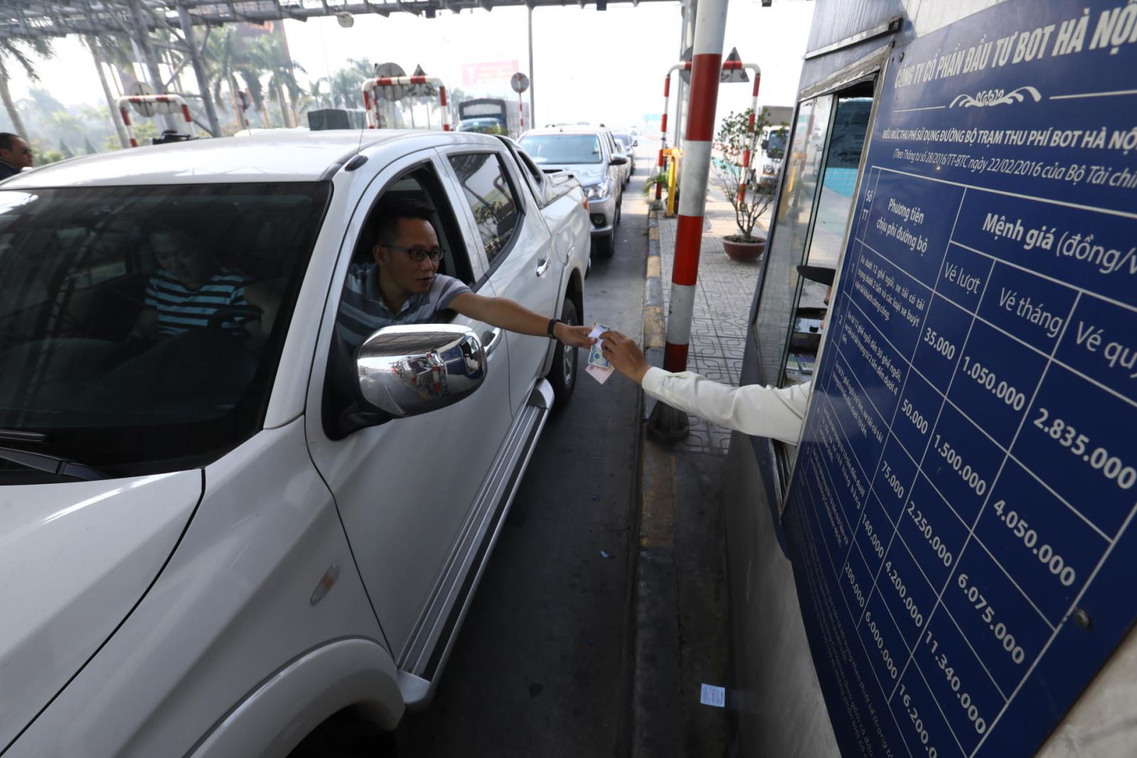 Nghe VietNamNet: Bộ GTVT xin lùi tiến độ dự án thu phí tự động không dừng