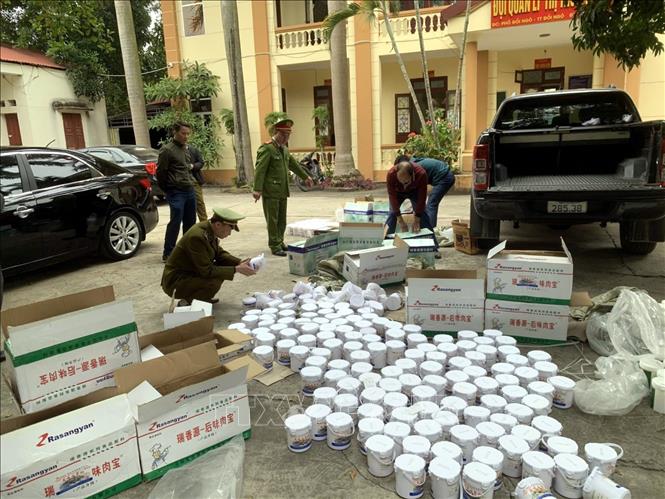 Phát hiện 440 hộp phụ gia thực phẩm không rõ nguồn gốc, xuất xứ