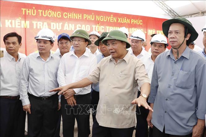 Thủ tướng kiểm tra tuyến cao tốc Trung Lương - Mỹ Thuận