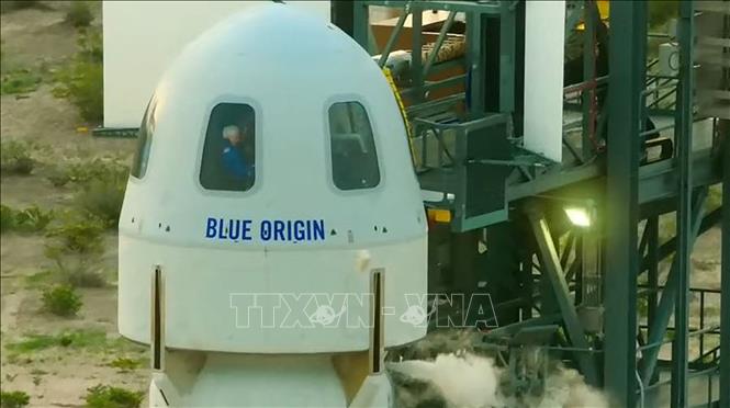 Blue Origin kết thúc thành công sứ mệnh đưa hành khách lớn tuổi nhất vào vũ trụ
