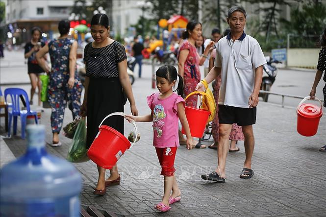 Nghe VietNamNet: Cung cấp nước sạch miễn phí cho người dân bị ảnh hưởng từ nước sông Đà